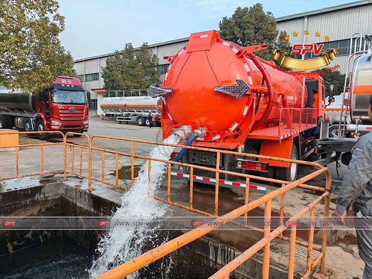 12,000 Litres Sewage Vacuum Truck SINOTRUK HOWO-DT (3)